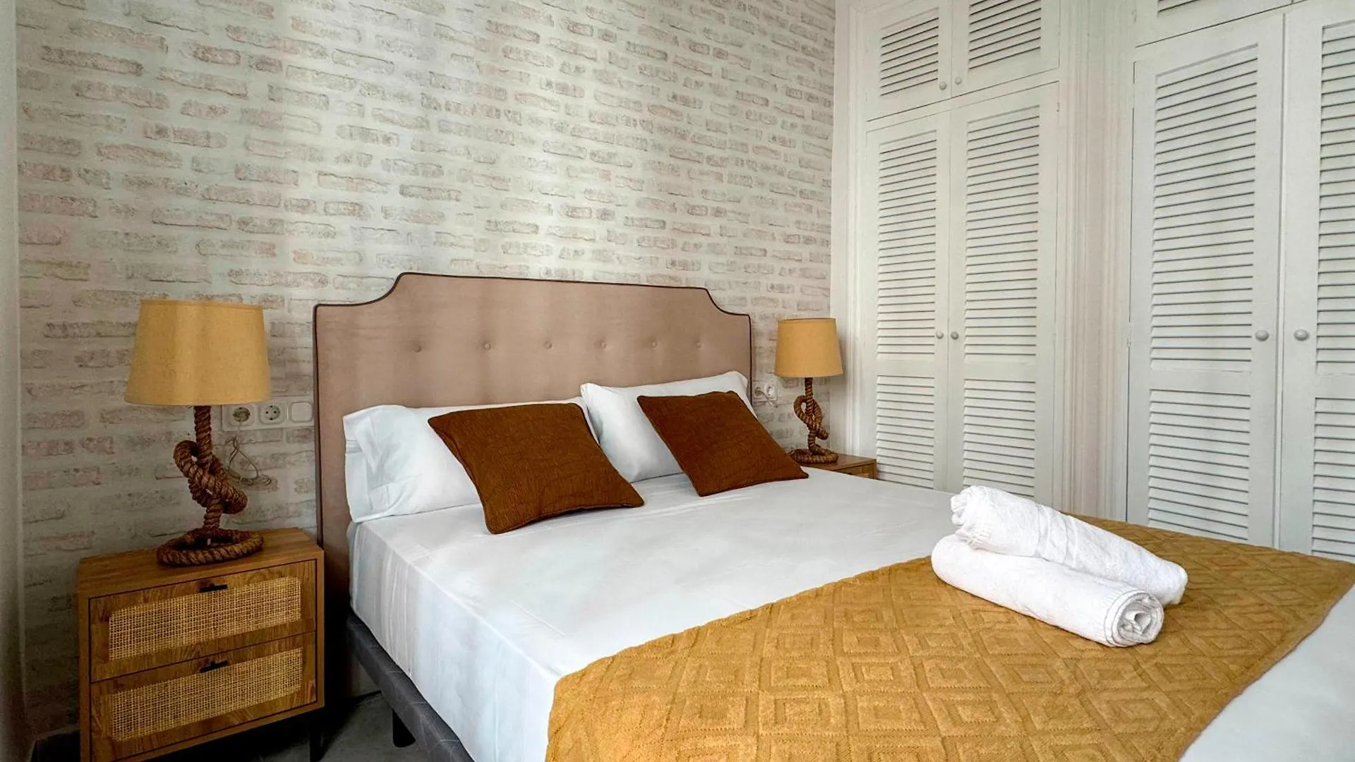 Apartamentos Plaza San Agustin 3000 Granada Apartment