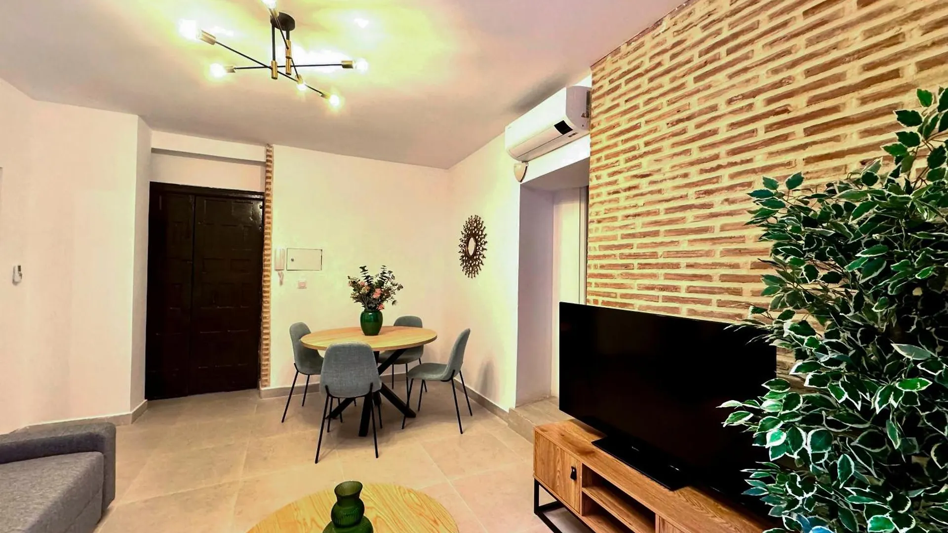 Apartamentos Plaza San Agustin 3000 Granada Spain